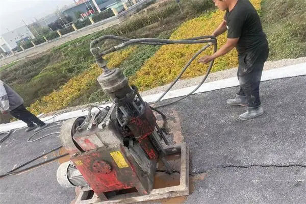 尧都马路面下沉注浆加固